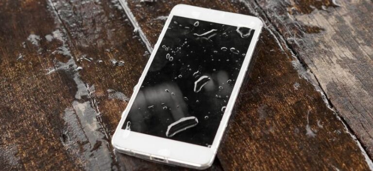 Illustration of Fixing A Water Damaged Iphone Display
